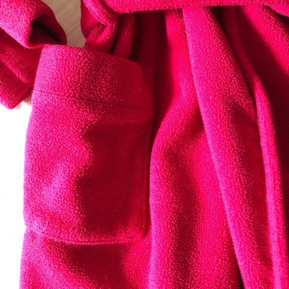 LL Bean boys fleece robe, red, size 5-6, monogrammed “Tobias” GUC - Picture 4 of 5